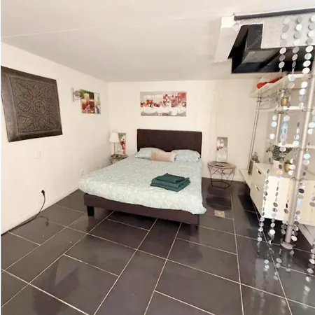 Apartment Duplex Climatise Sur Le Port De La Rochelle (Charente-Maritime)