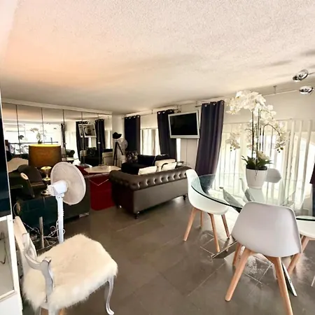 Duplex Climatise Sur Le Port De * La Rochelle (Charente-Maritime)